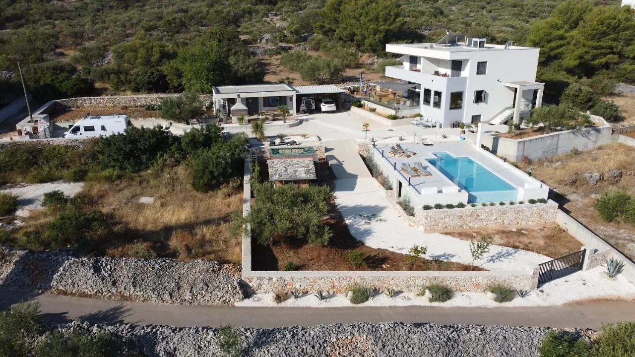 Villa Ming - Pool, Sea-View And Peace Slatine Apartment