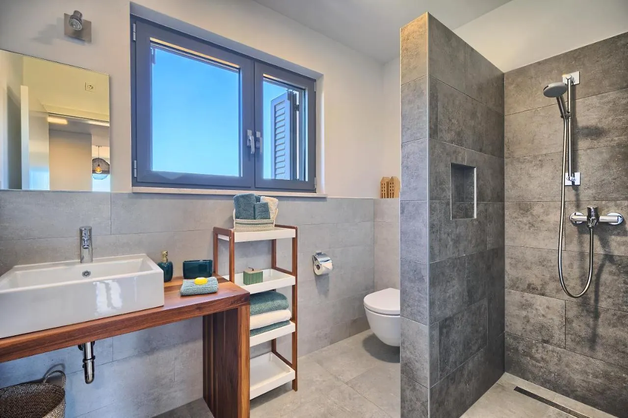Villa Ming - Pool, Sea-View And Peace Slatine Apartment