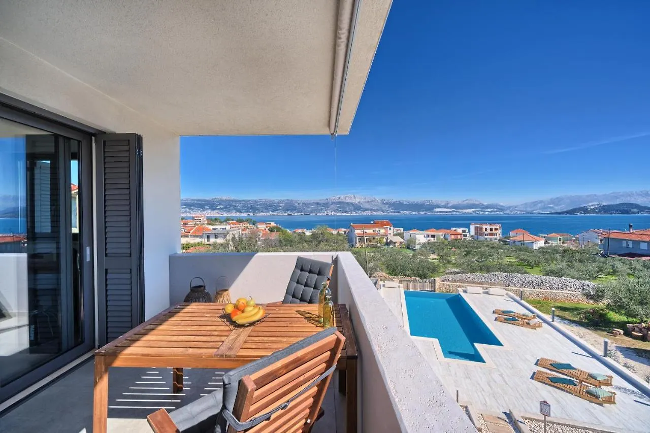 Villa Ming - Pool, Sea-View And Peace Slatine Apartment