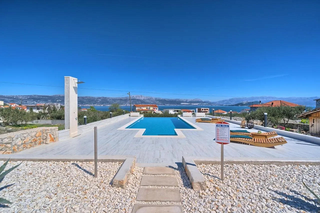 Apartment Villa Ming - Pool, Sea-View And Peace Slatine