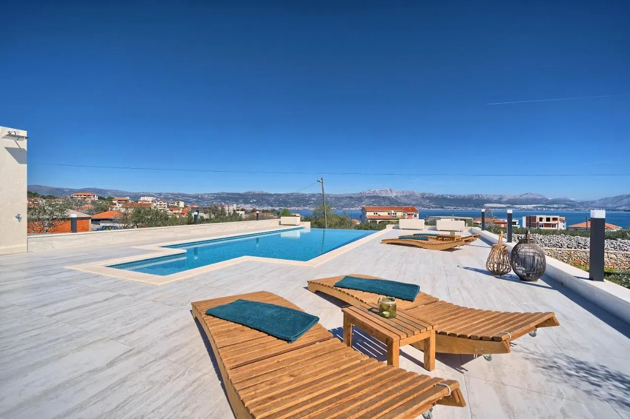 Villa Ming - Pool, Sea-View And Peace Slatine 0*,