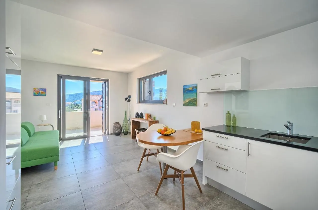 Villa Ming - Pool, Sea-View And Peace Slatine