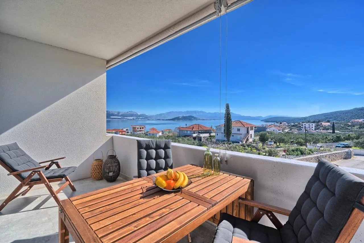 Apartment Villa Ming - Pool, Sea-View And Peace Slatine