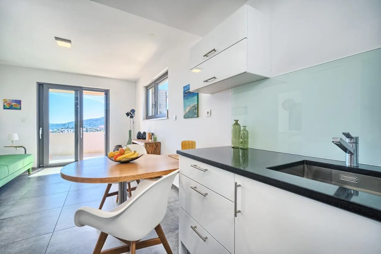 Villa Ming - Pool, Sea-View And Peace Slatine Apartment