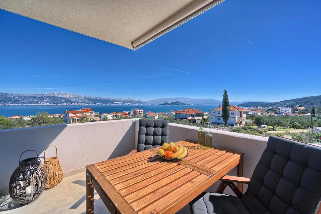 Apartment Villa Ming - Pool, Sea-View And Peace Slatine